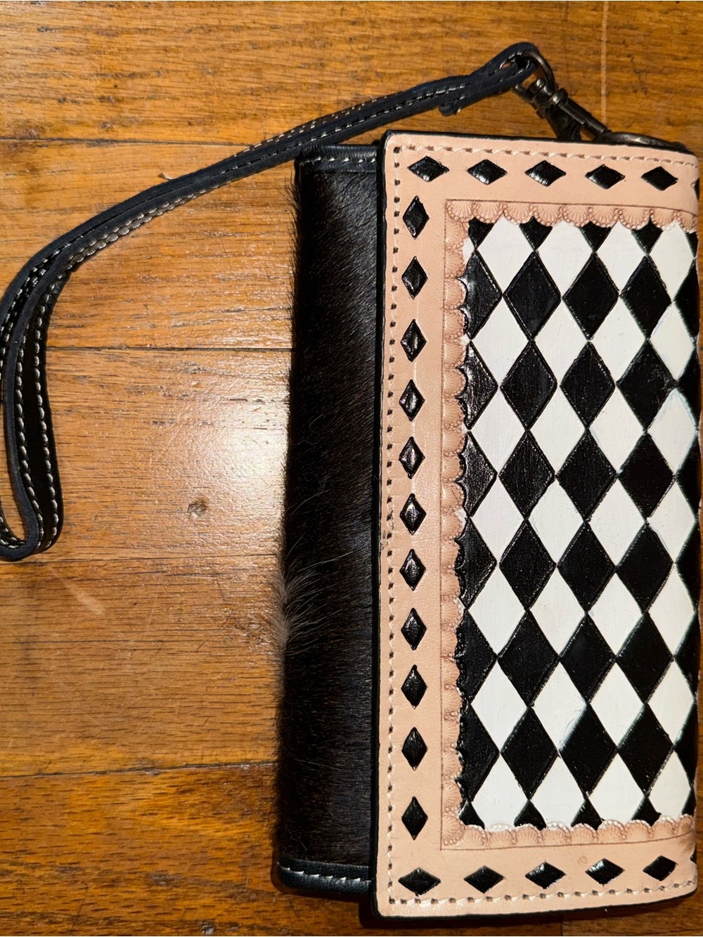 Black & White Diamond Pattern Wristlet Wallet Cowhide